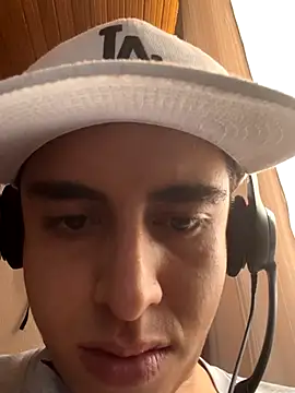 motomotoboy online show from 10/21/25, 04:28