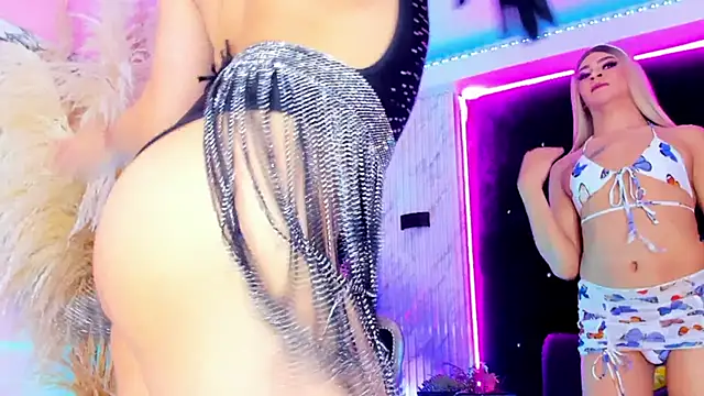 Queens Wonders Blonders online show from 11/26/25, 08:25