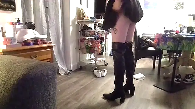 Snapshot of LoveLibz169 chatting on 10/26/25, 06:25 LoveLibz169 online show from 10/26/25, 06:25