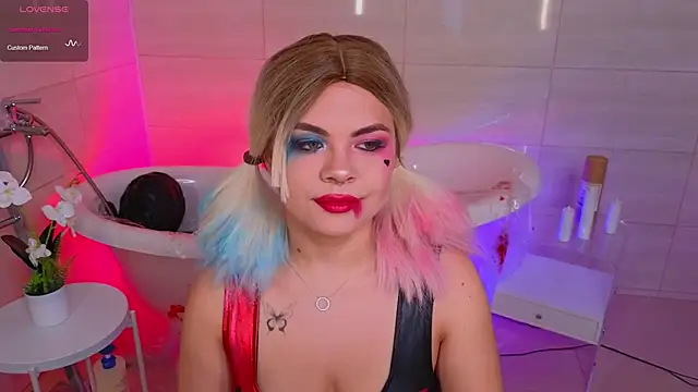 Miss Delia online show from 10/31/25, 02:19