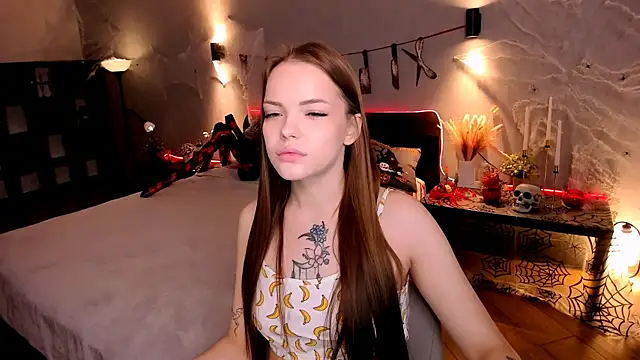 MelissaBell  online show from 10/28/25, 02:12