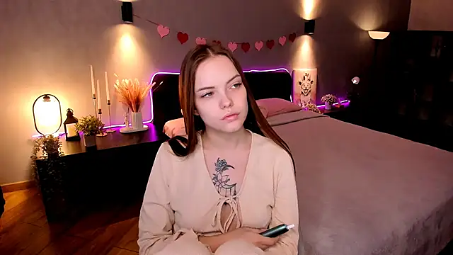 MelissaBell  online show from 11/18/25, 02:16