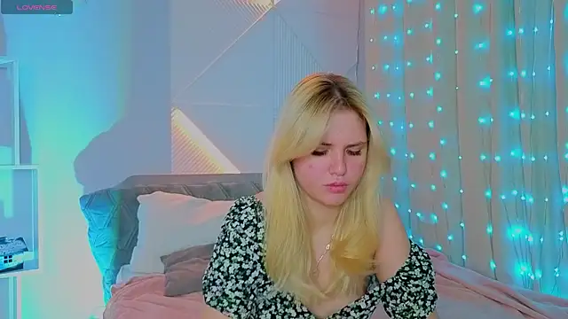 NayaMorel online show from 12/20/25, 04:32