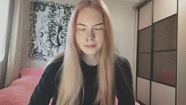 VETT KITTY online show from 11/23/25, 06:12