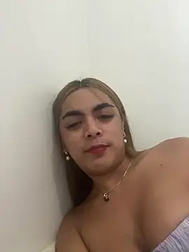 Snapshot of SeductiveRoxy69 chatting on 10/19/25, 06:27 SeductiveRoxy69 online show from 10/19/25, 06:27