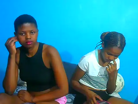 Snapshot of SexySlender_ chatting on 11/28/25, 06:13 SexySlender online show from 11/28/25, 06:13