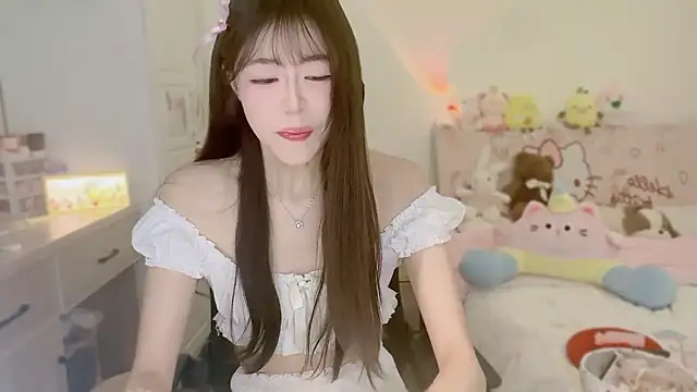 Onecutelittle online show from 11/05/25, 05:43