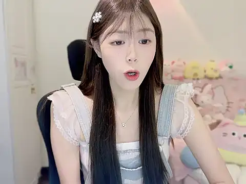 Onecutelittle online show from 10/28/25, 06:12