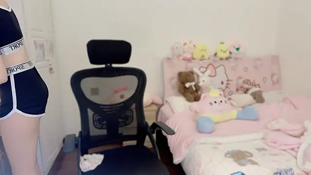 Onecutelittle online show from 11/02/25, 05:45