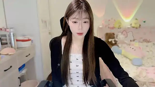 Onecutelittle online show from 11/11/25, 01:55