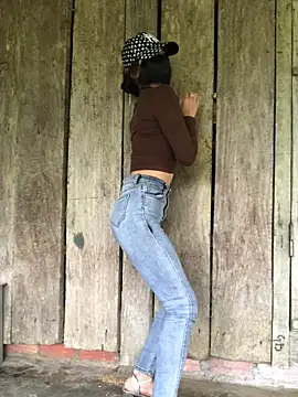 Kylie beem online show from 11/12/25, 01:32