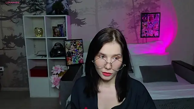 Mell Hyees online show from 11/24/25, 06:08