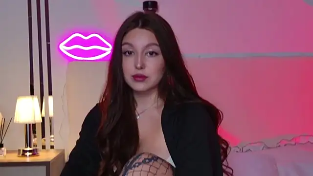  Tessa May  online show from 11/17/25, 12:14