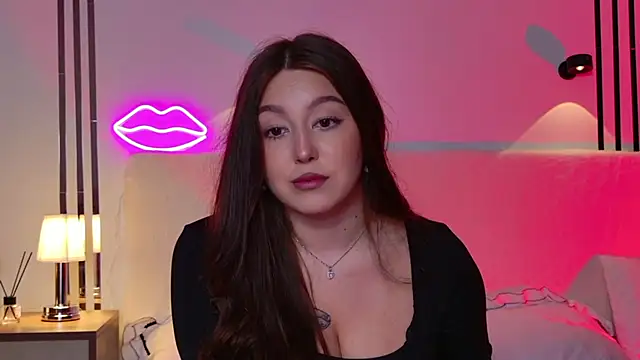  Tessa May  online show from 11/21/25, 10:42