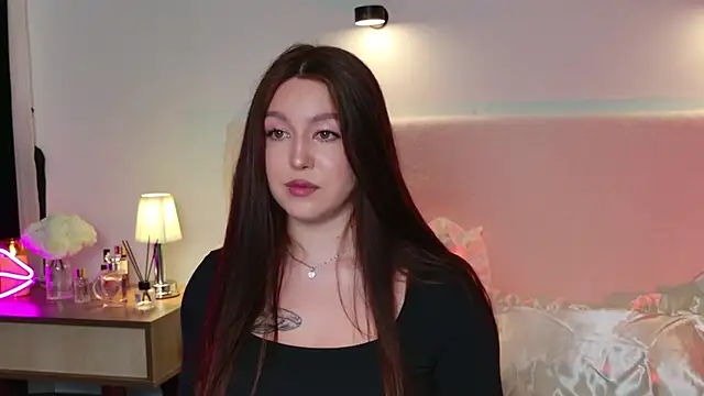  Tessa May  online show from 10/26/25, 06:08