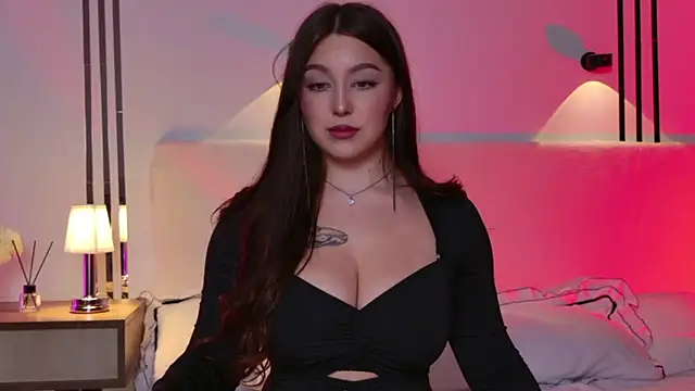  Tessa May  online show from 11/26/25, 11:27