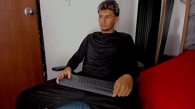 Alan-Smith1 online show from 11/18/25, 08:01