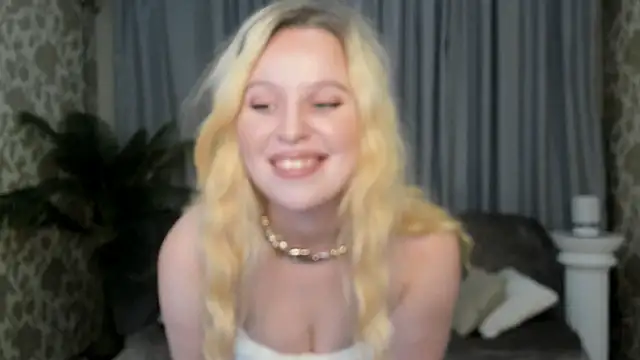 Snapshot of KyleyJacksone chatting on 10/31/25, 07:43 KyleyJacksone online show from 10/31/25, 07:43