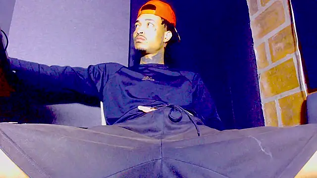 Snapshot of Anaconda_larga chatting on 02/13/26, 01:22 Anaconda larga online show from 02/13/26, 01:22