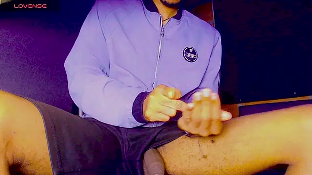 Snapshot of Anaconda_larga chatting on 10/23/25, 11:42 Anaconda larga online show from 10/23/25, 11:42