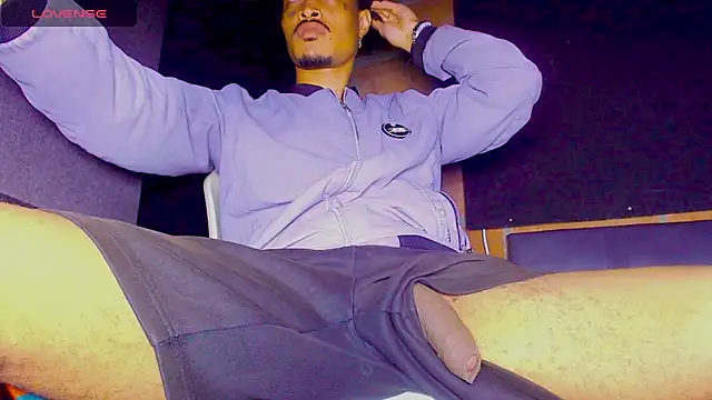 Snapshot of Anaconda_larga chatting on 10/25/25, 12:04 Anaconda larga online show from 10/25/25, 12:04