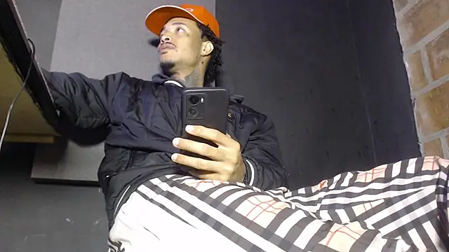 Snapshot of Anaconda_larga chatting on 02/25/26, 01:22 Anaconda larga online show from 02/25/26, 01:22