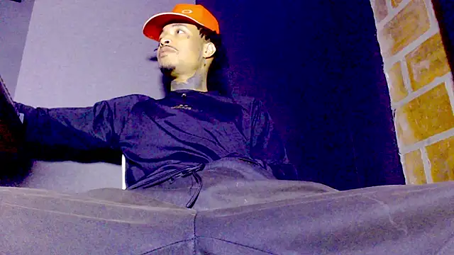 Snapshot of Anaconda_larga chatting on 02/18/26, 01:18 Anaconda larga online show from 02/18/26, 01:18