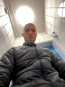 Rotteei1 online show from 11/03/25, 01:04