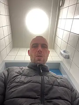 Rotteei1 online show from 10/31/25, 10:01