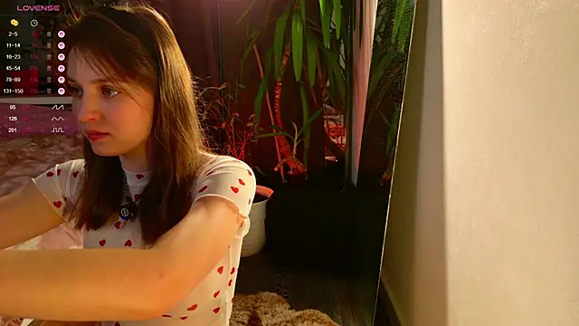 Snapshot of your_lunalike chatting on 11/12/25, 06:45 your lunalike online show from 11/12/25, 06:45