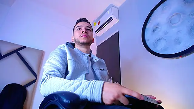 mike 257 online show from 12/05/25, 12:04