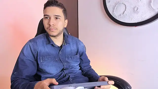 mike 257 online show from 12/22/25, 11:54