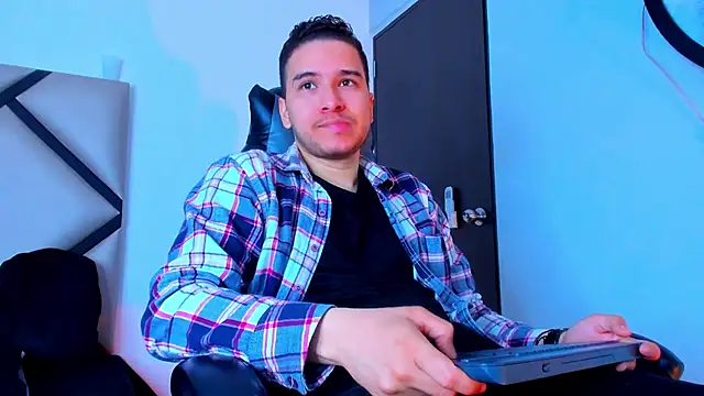 mike 257 online show from 11/07/25, 12:21