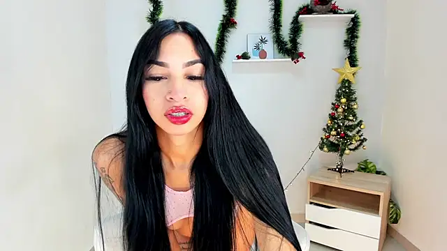 ZAYDA KAJER online show from 12/15/25, 08:25