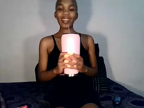 MinnieBee101 online show from 10/23/25, 01:26