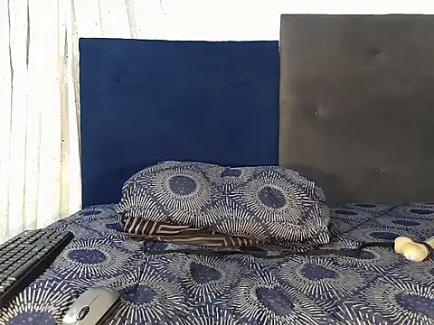 MinnieBee101 online show from 03/08/26, 02:04