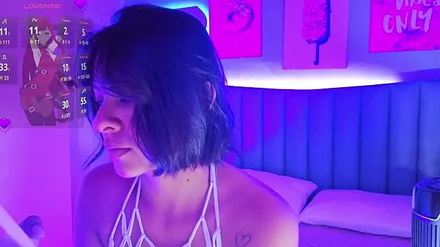 Aria Russo online show from 04/04/26, 01:39