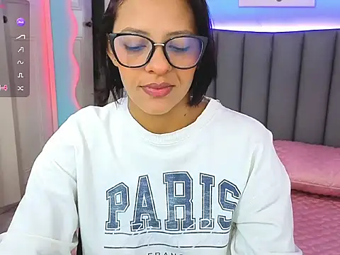 Aria Russo online show from 12/19/25, 02:30