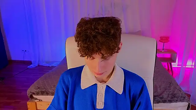 Snapshot of crisp1n chatting on 11/09/25, 04:22 crisp1n online show from 11/09/25, 04:22