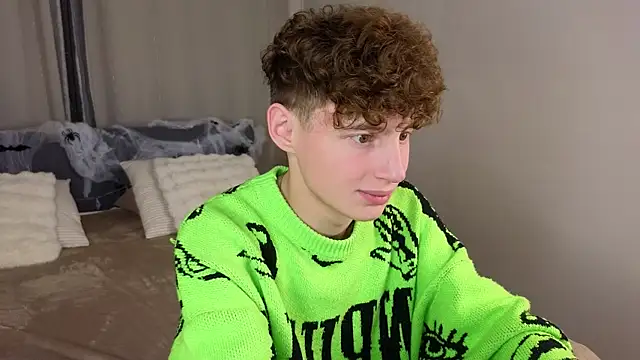 Snapshot of crisp1n chatting on 11/02/25, 03:17 crisp1n online show from 11/02/25, 03:17