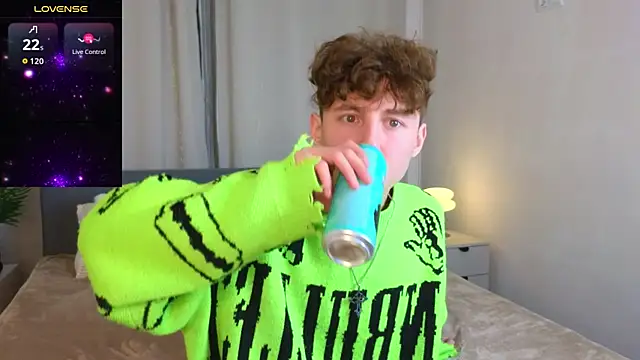 Snapshot of crisp1n chatting on 10/22/25, 03:11 crisp1n online show from 10/22/25, 03:11