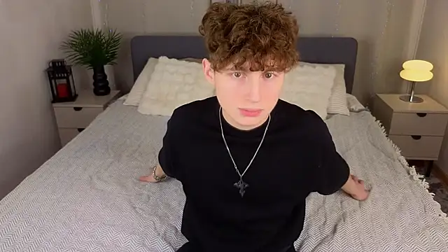 Snapshot of crisp1n chatting on 11/16/25, 07:29 crisp1n online show from 11/16/25, 07:29