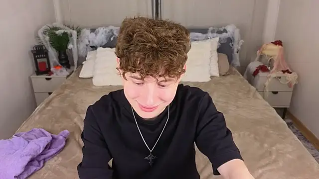 Snapshot of crisp1n chatting on 10/30/25, 03:09 crisp1n online show from 10/30/25, 03:09