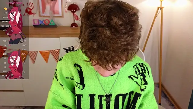 Snapshot of crisp1n chatting on 11/07/25, 03:16 crisp1n online show from 11/07/25, 03:16