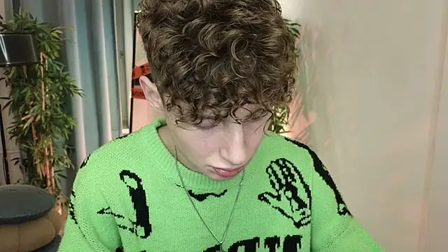 Snapshot of crisp1n chatting on 11/13/25, 04:00 crisp1n online show from 11/13/25, 04:00