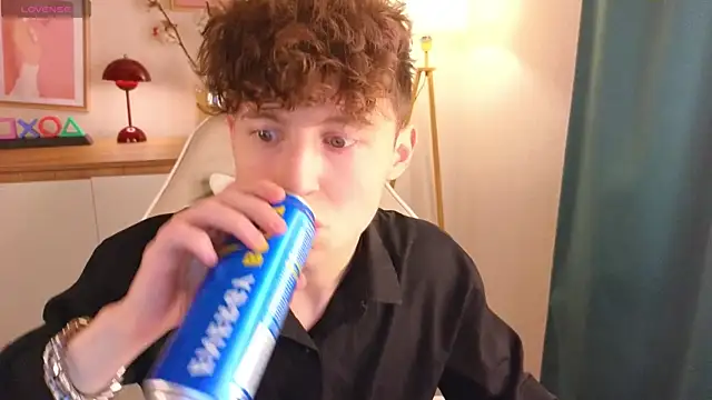 Snapshot of crisp1n chatting on 11/14/25, 06:55 crisp1n online show from 11/14/25, 06:55