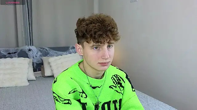 Snapshot of crisp1n chatting on 11/08/25, 03:04 crisp1n online show from 11/08/25, 03:04