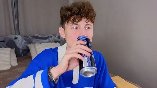 Snapshot of crisp1n chatting on 11/05/25, 03:04 crisp1n online show from 11/05/25, 03:04