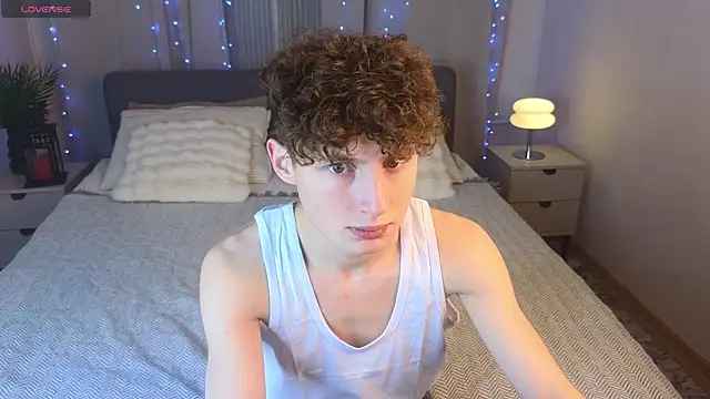 Snapshot of crisp1n chatting on 11/21/25, 02:49 crisp1n online show from 11/21/25, 02:49