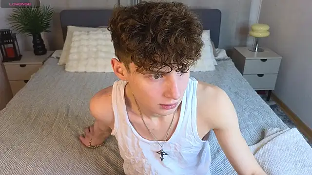 Snapshot of crisp1n chatting on 11/12/25, 03:05 crisp1n online show from 11/12/25, 03:05